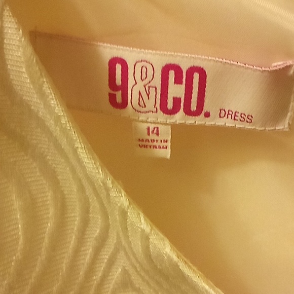 A beautiful dresse - Picture 3 of 3